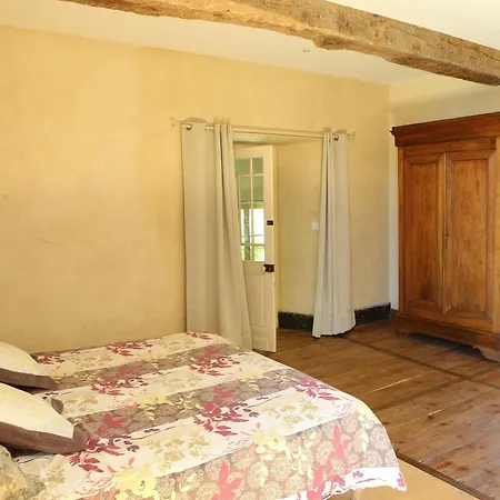 Le Closier לינה וארוחת בוקר 3*